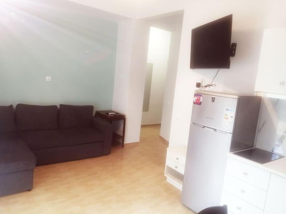 3 Room Apartment By The Beach - Free Parking Peraía Exterior foto